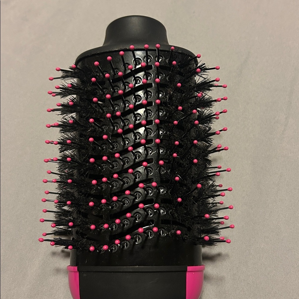 REVLON 2.8 Inch Barrel One-Step Volumizer Hair Dryer and Styler | 1.0 Volumizer - Picture 4 of 6